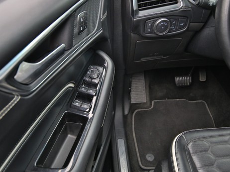  Ford Edge Vignale 209PS Aut. 4X4 / ACC / Panorama in Iridium Schwarz 