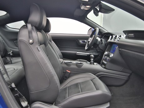  Ford Mustang GT Coupé V8 450PS / Premium 2 in Atlas Blau 