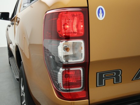  Ford Ranger DoKa Wildtrak 213PS Aut. / Standh. in Saber 