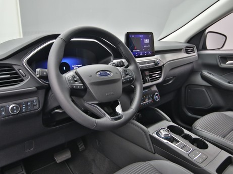 Armaturenbrett eines Ford Kuga Titanium X 225PS Plug-in-Hybrid Aut. in Chrome Blue 