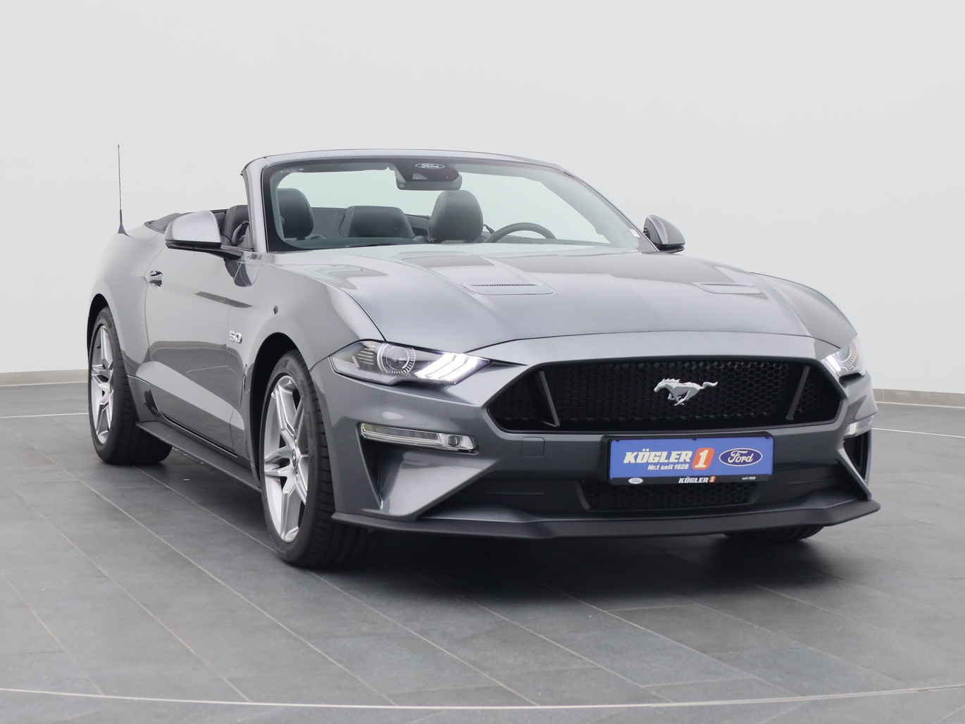  Ford Mustang GT Cabrio V8 450PS Aut. / Premium 4 in Carbonized Gray 