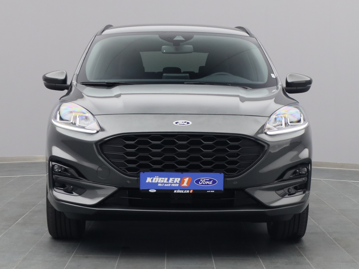 Frontansicht eines Ford Kuga ST-Line 225PS Plug-in-Hybrid Aut. in Magnetic Grau 