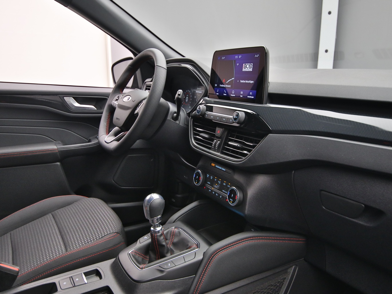  Ford Kuga ST-Line 150PS / Winter-P. / Klima / Navi in Magnetic Grau 